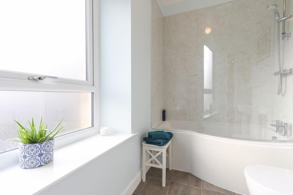 Folly View - Private, Peaceful Apartment With Stunning Views. 페이틀리브리지 외부 사진